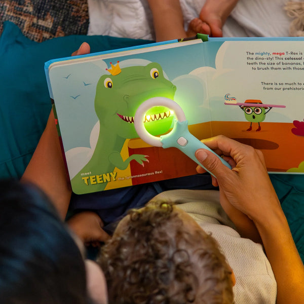 Pippa and Her Prehistoris Pals: Glo Pals Light Up Book